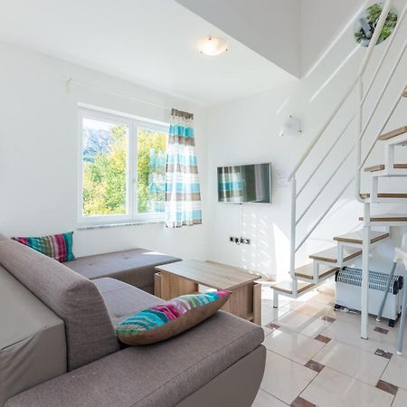 Beautiful Apartment Lovorka 6 , Baska, Krk Bagian luar foto