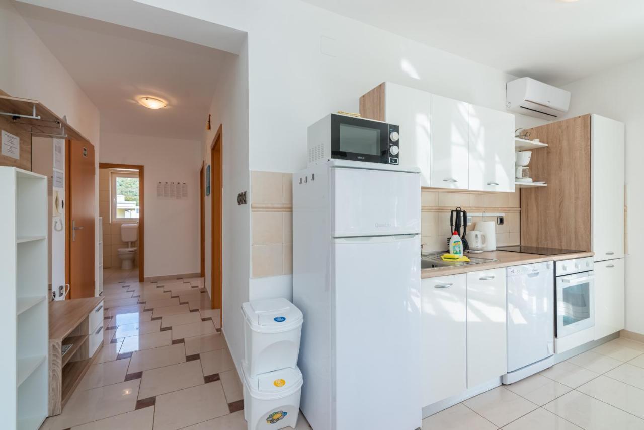 Beautiful Apartment Lovorka 6 , Baska, Krk Bagian luar foto