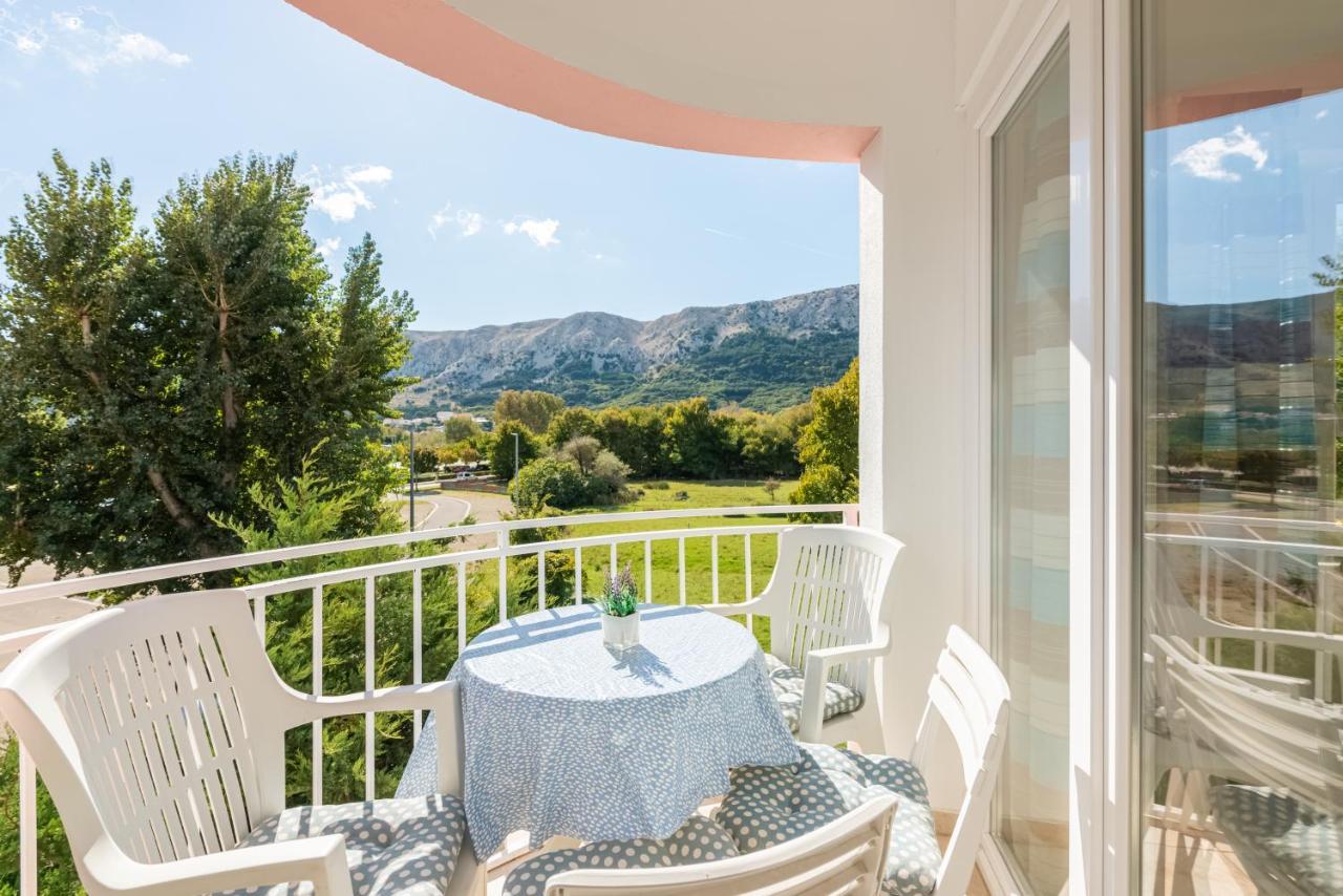 Beautiful Apartment Lovorka 6 , Baska, Krk Bagian luar foto