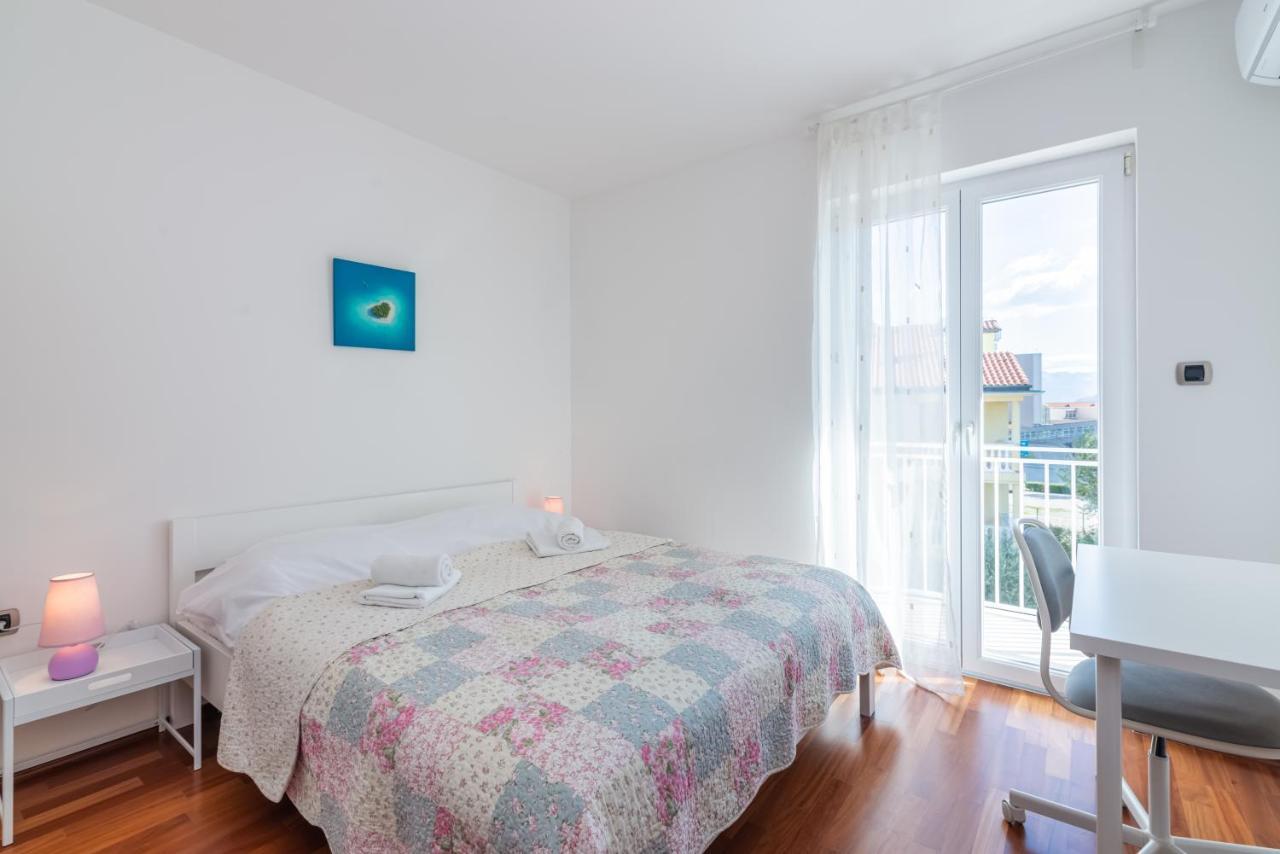 Beautiful Apartment Lovorka 6 , Baska, Krk Bagian luar foto