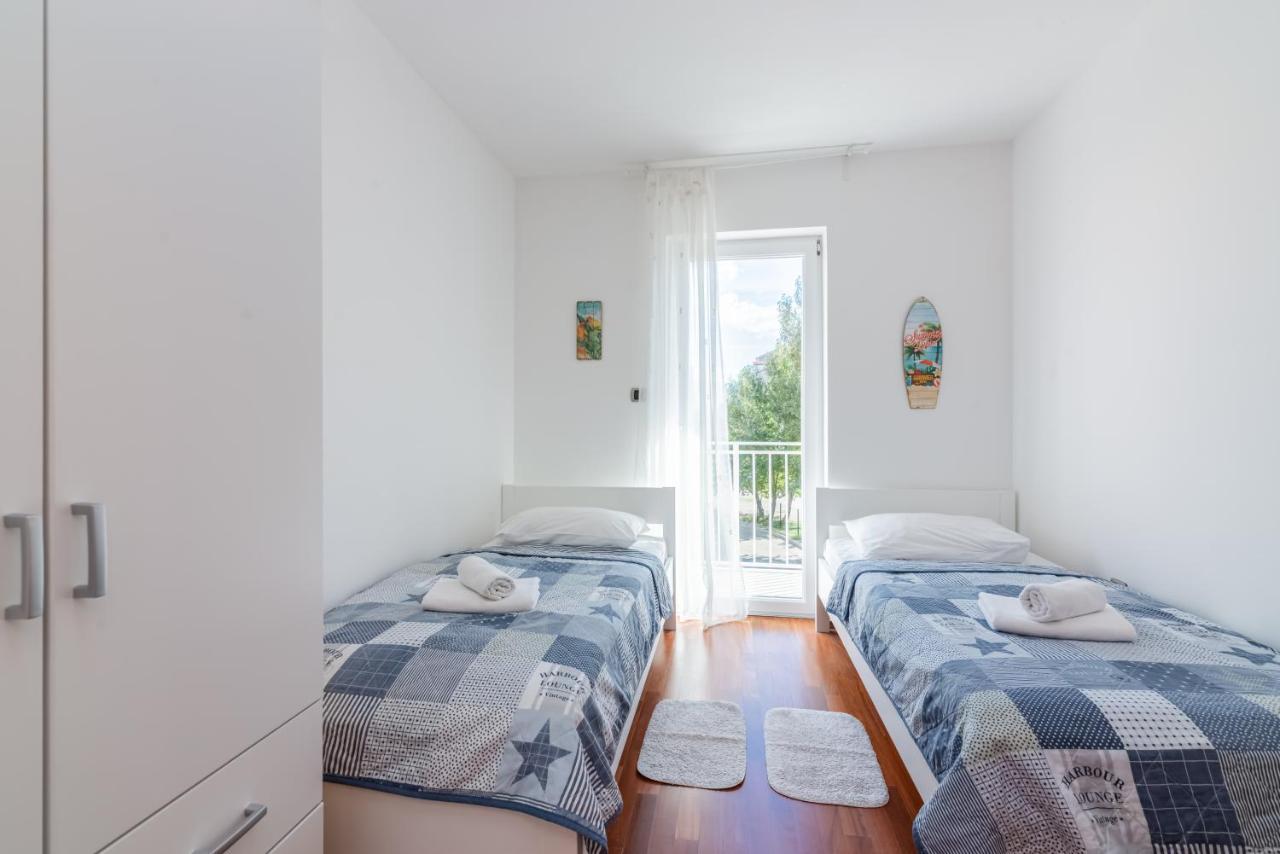 Beautiful Apartment Lovorka 6 , Baska, Krk Bagian luar foto