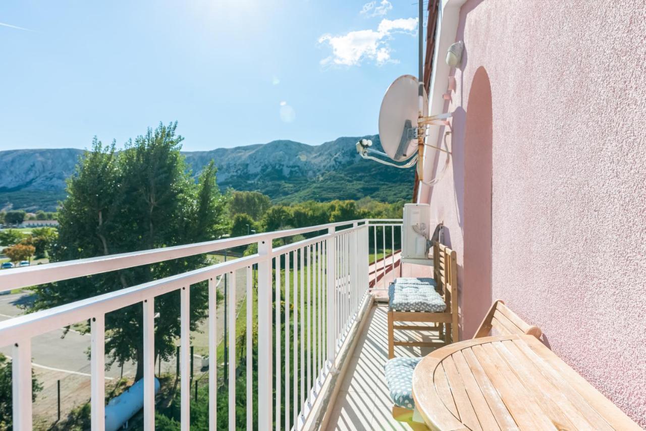 Beautiful Apartment Lovorka 6 , Baska, Krk Bagian luar foto