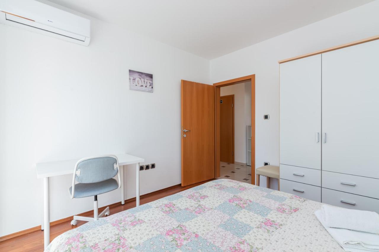 Beautiful Apartment Lovorka 6 , Baska, Krk Bagian luar foto