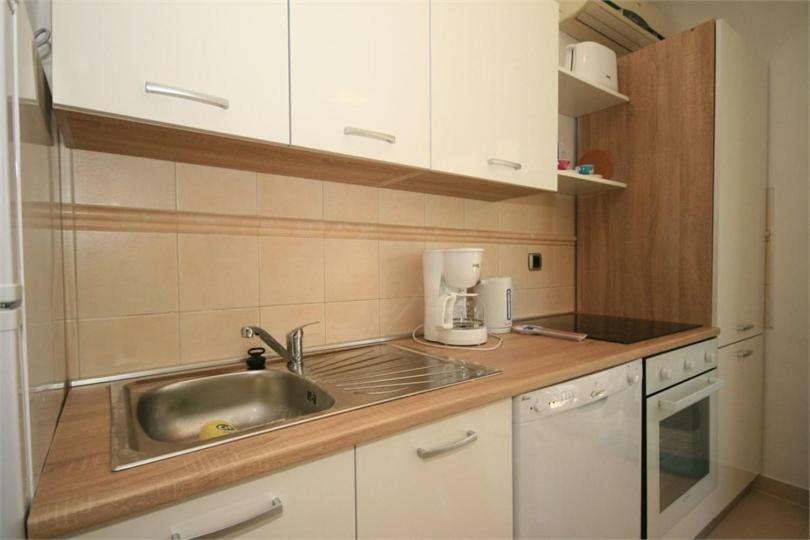 Beautiful Apartment Lovorka 6 , Baska, Krk Bagian luar foto