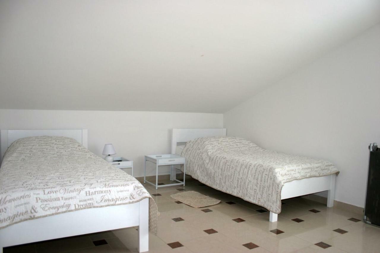 Beautiful Apartment Lovorka 6 , Baska, Krk Bagian luar foto